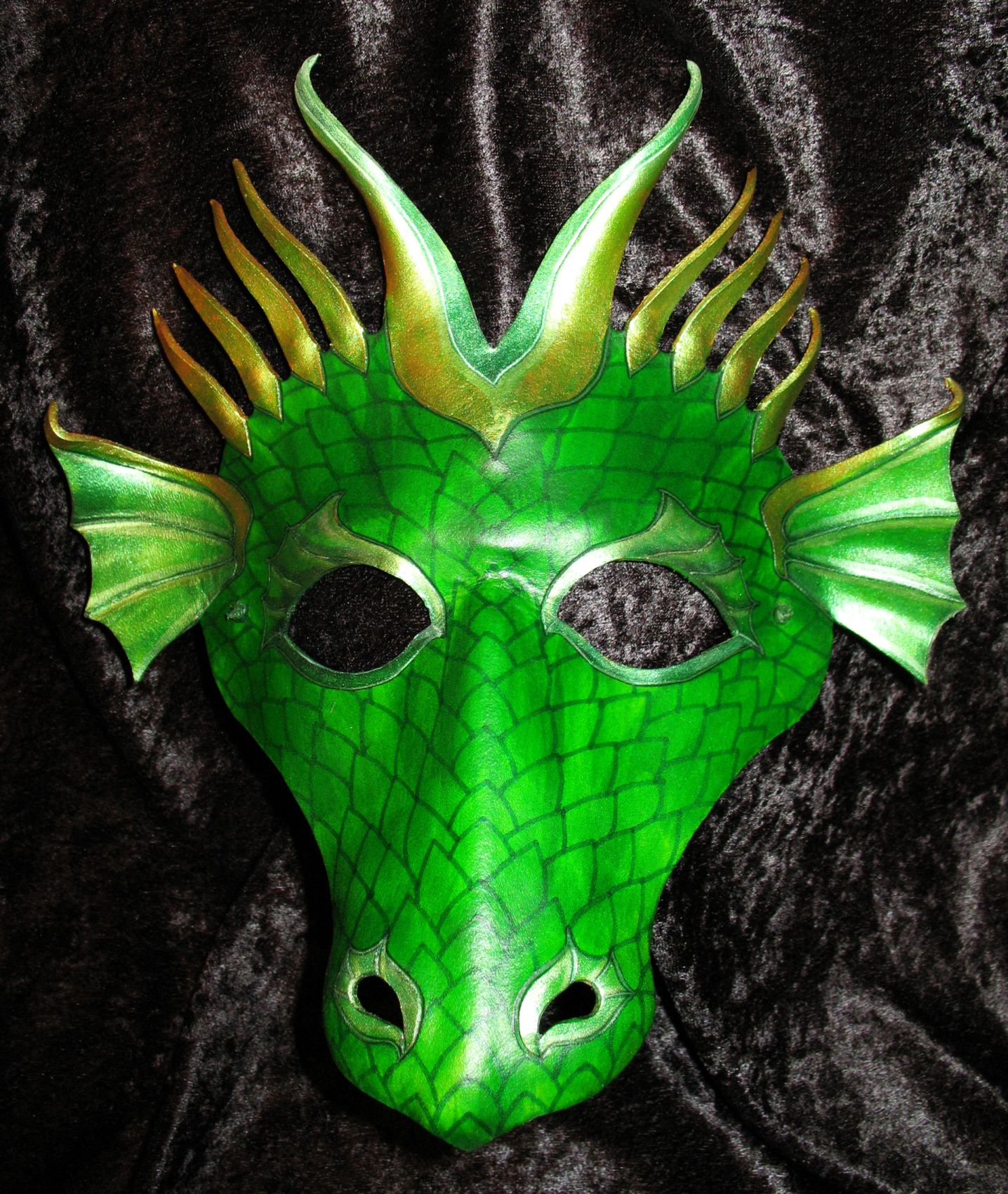 Змей горыныч маска подсказки. Маска дракона. Маска дракона на голову. Бумажная маска дракона. Маска змея Горыныча.